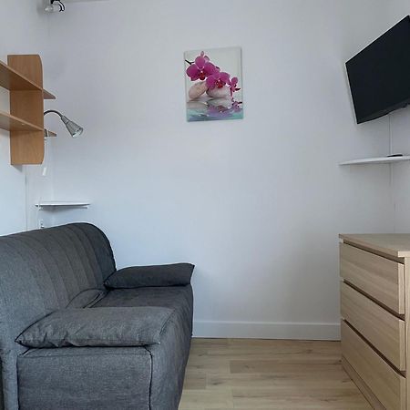Meuble De Tourisme Dans Parc Arbore 1000M2 - Sejour-La-Roche Eperon Ла-Рош-Позе Екстер'єр фото