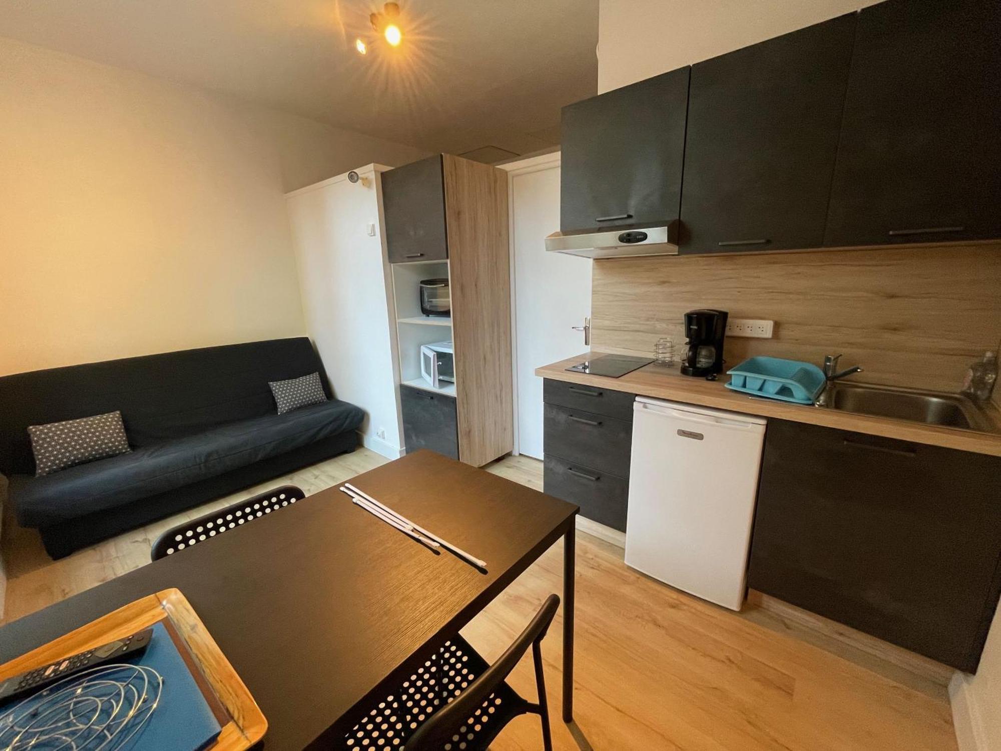 Meuble De Tourisme Dans Parc Arbore 1000M2 - Sejour-La-Roche Eperon Ла-Рош-Позе Екстер'єр фото